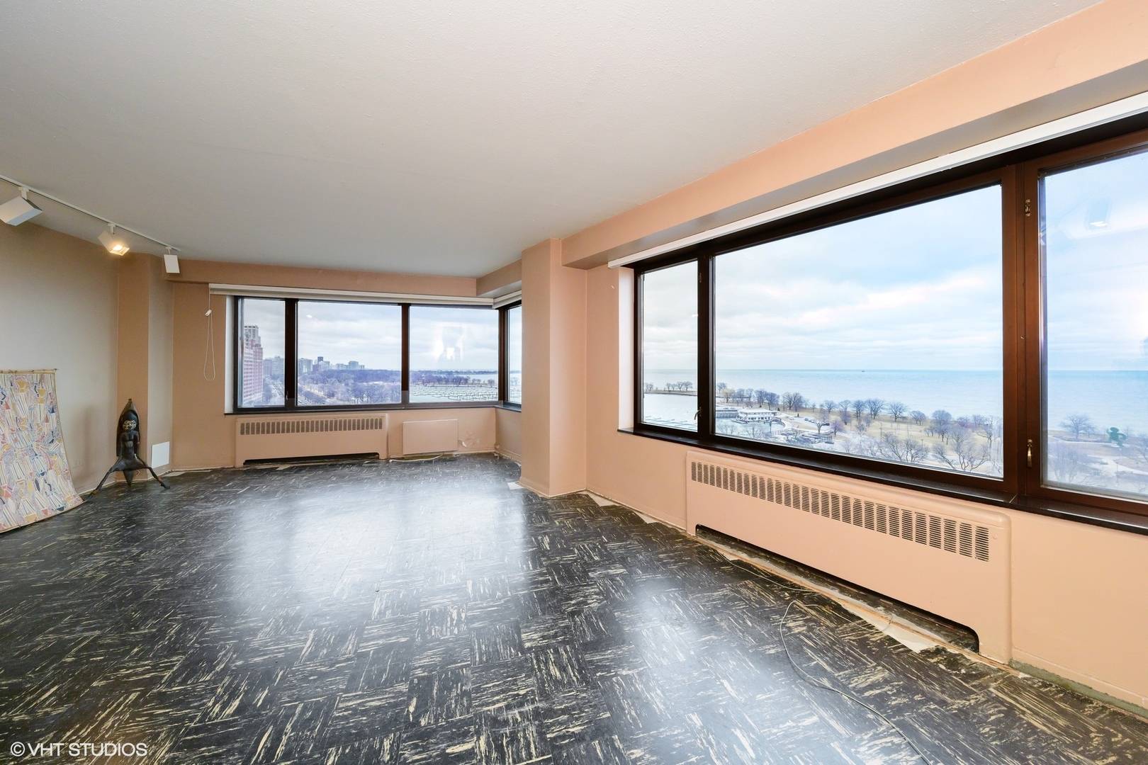 Chicago, IL 60657,3100 N Lake Shore DR #1408