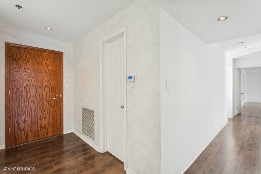 Skokie, IL 60076,4757 Howard ST #304