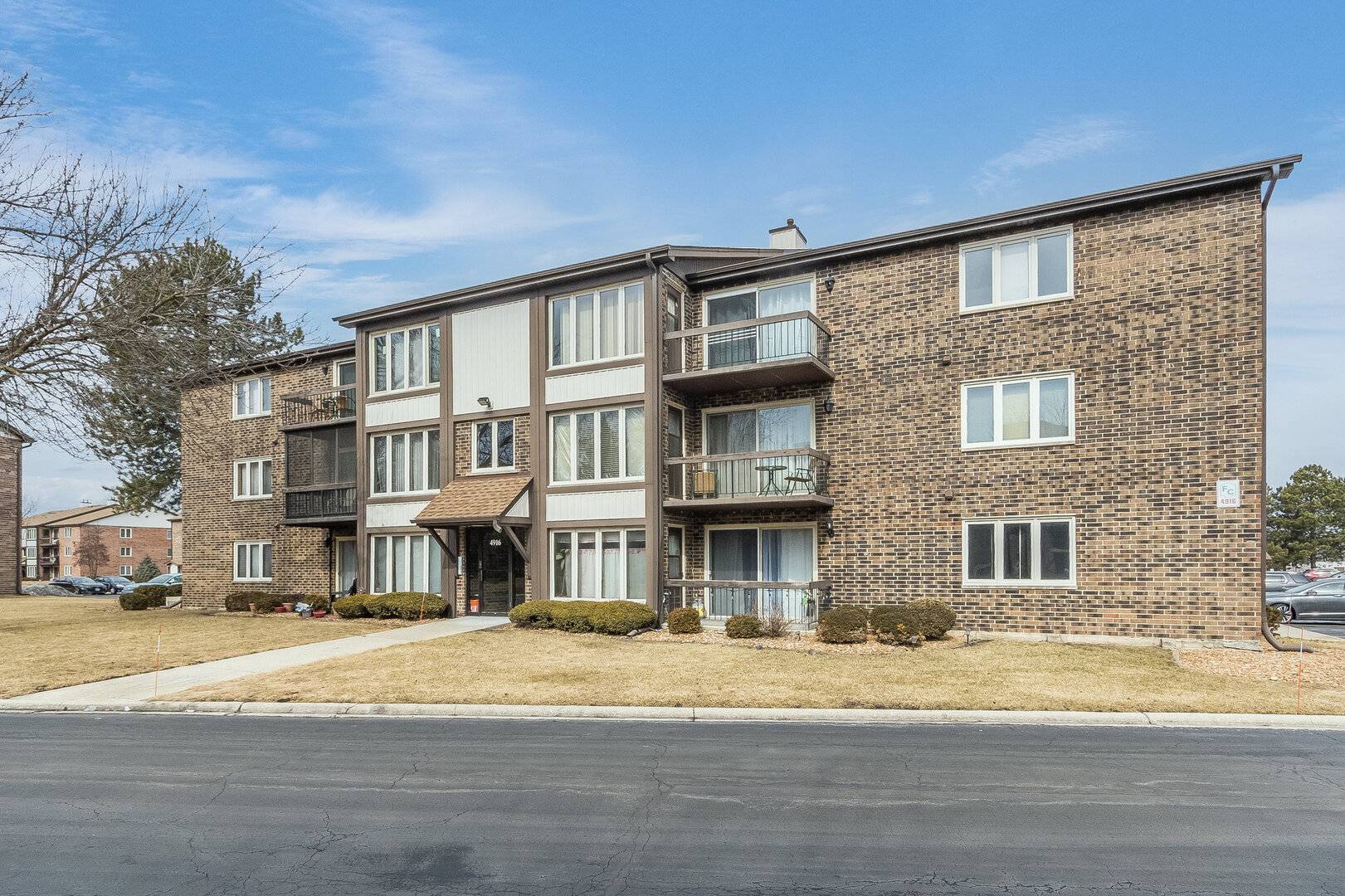 Crestwood, IL 60418,4916 CIRCLE CT #110