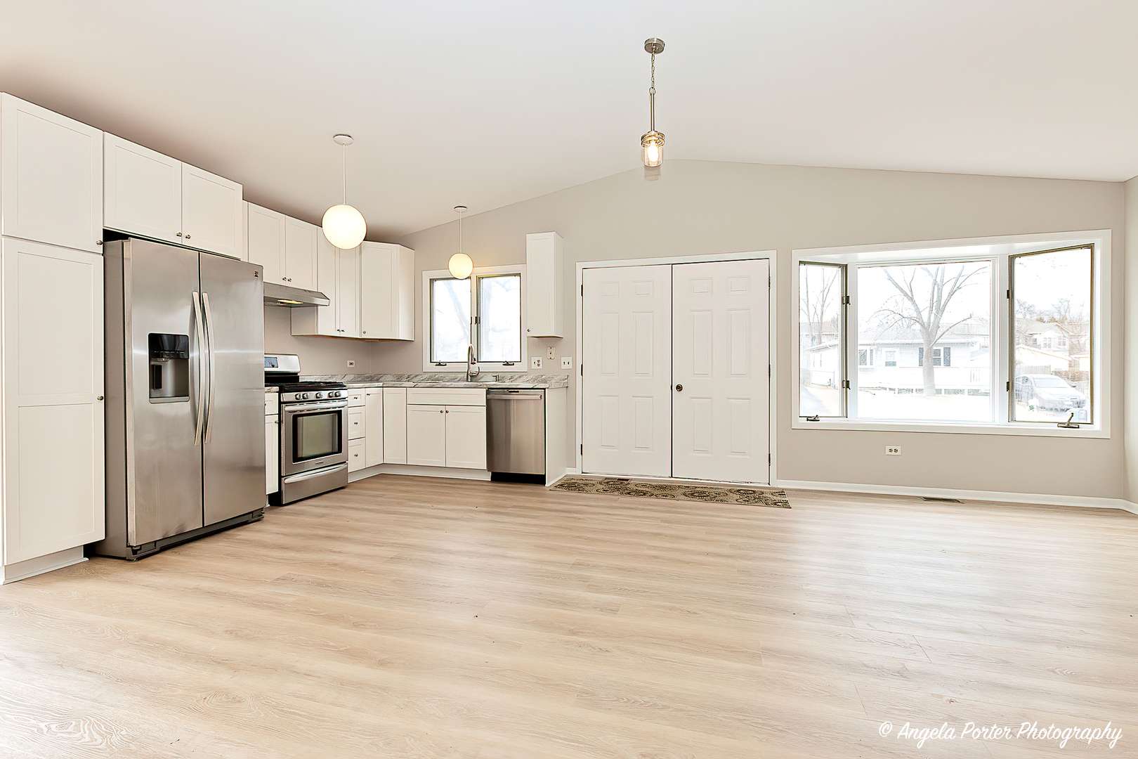 Round Lake Beach, IL 60073,1217 Villa Vista DR