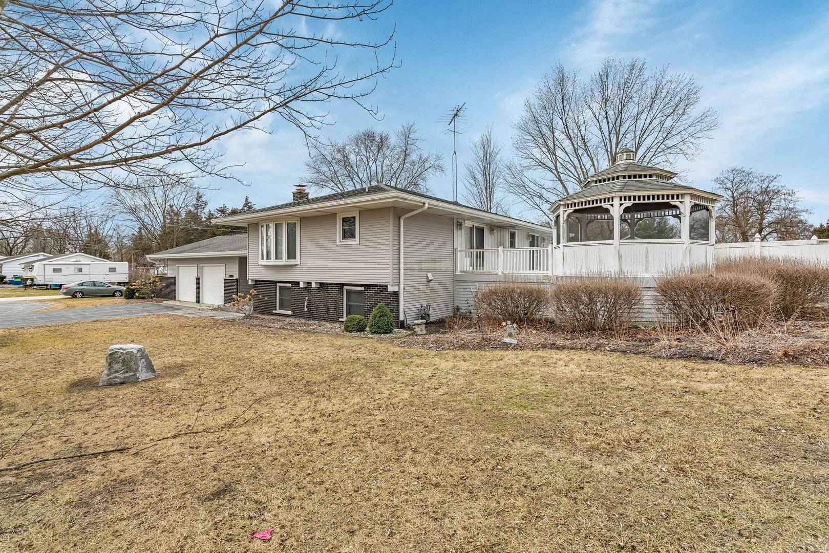Essex, IL 60935,605 N East ST