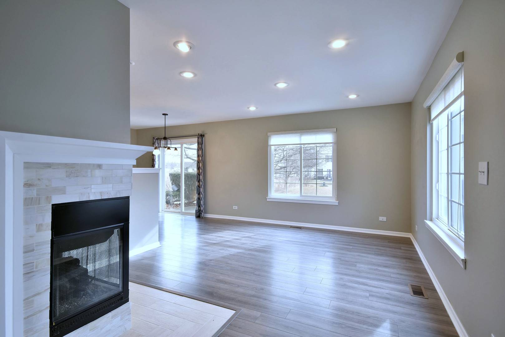 South Elgin, IL 60177,771 Hobart DR #B