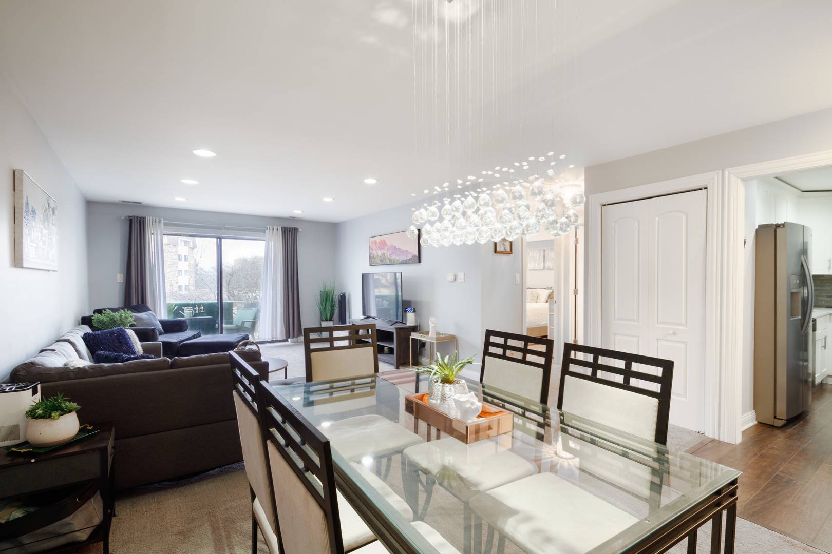 Arlington Heights, IL 60004,3300 N Carriageway DR #202