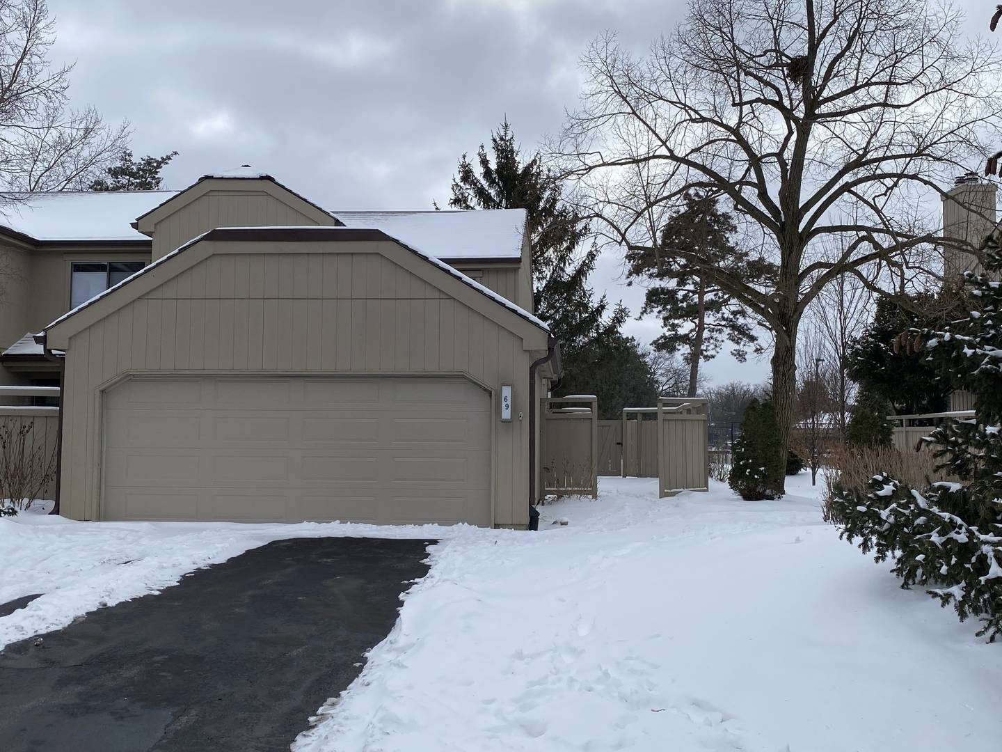 Lake Barrington, IL 60010,69 Foxwood LN