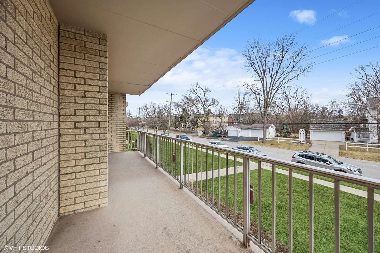 Elmhurst, IL 60126,100 W Butterfield RD #202N
