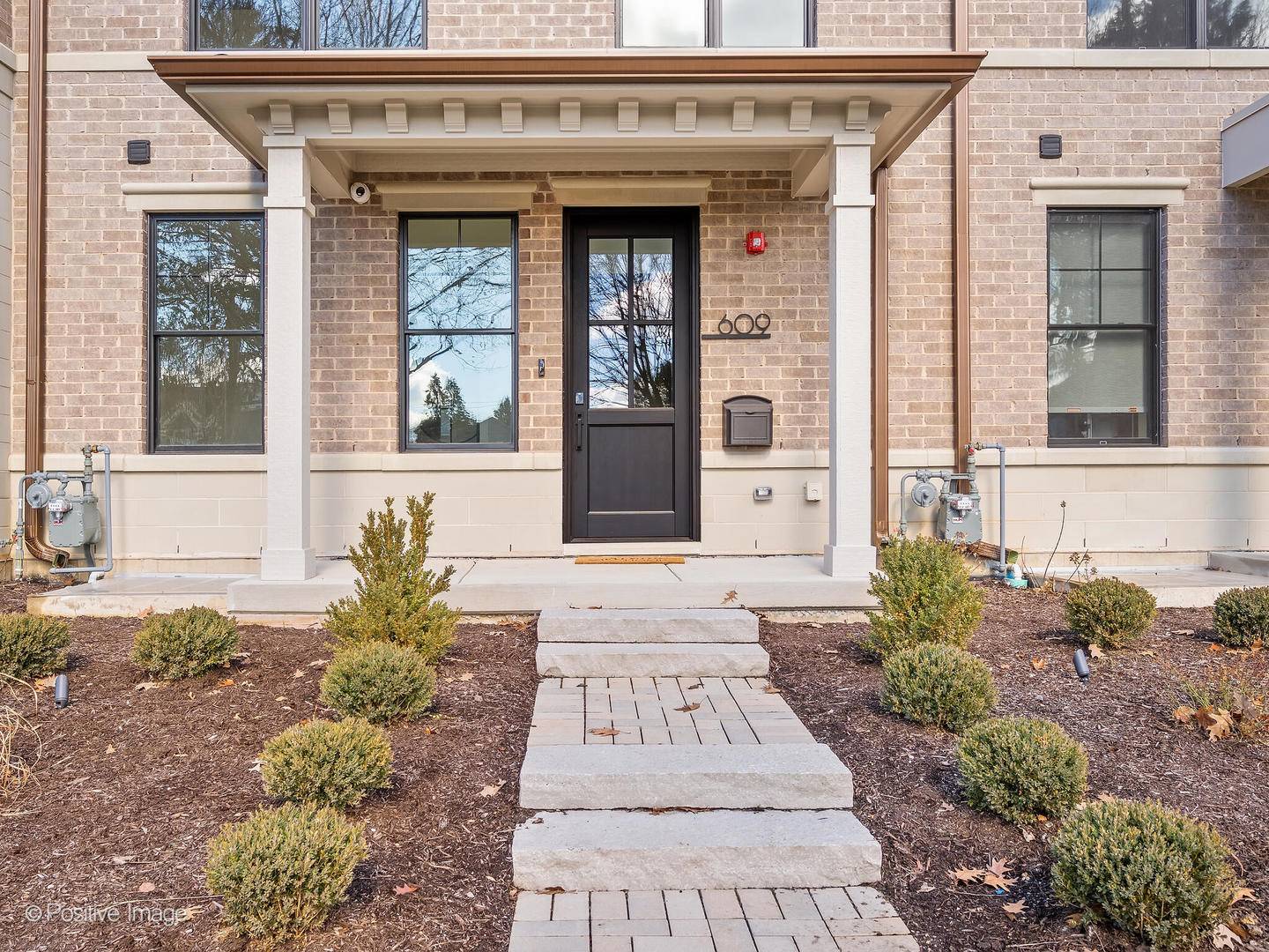 Naperville, IL 60540,609 E Franklin AVE