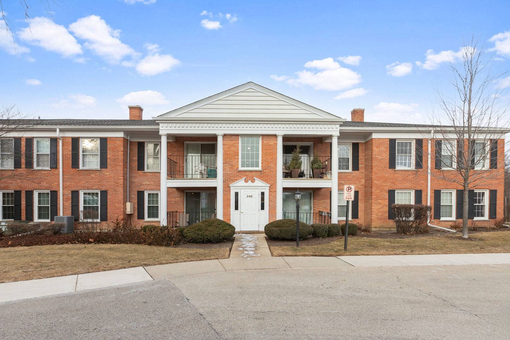 Barrington, IL 60010,540 Shorely DR #102