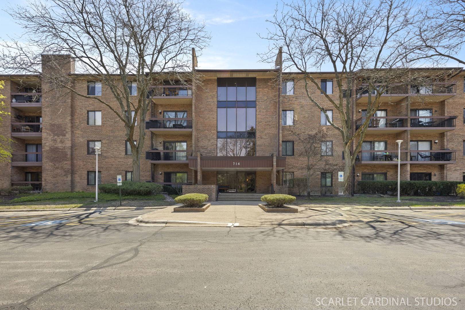 Darien, IL 60561,714 Walnut DR #109