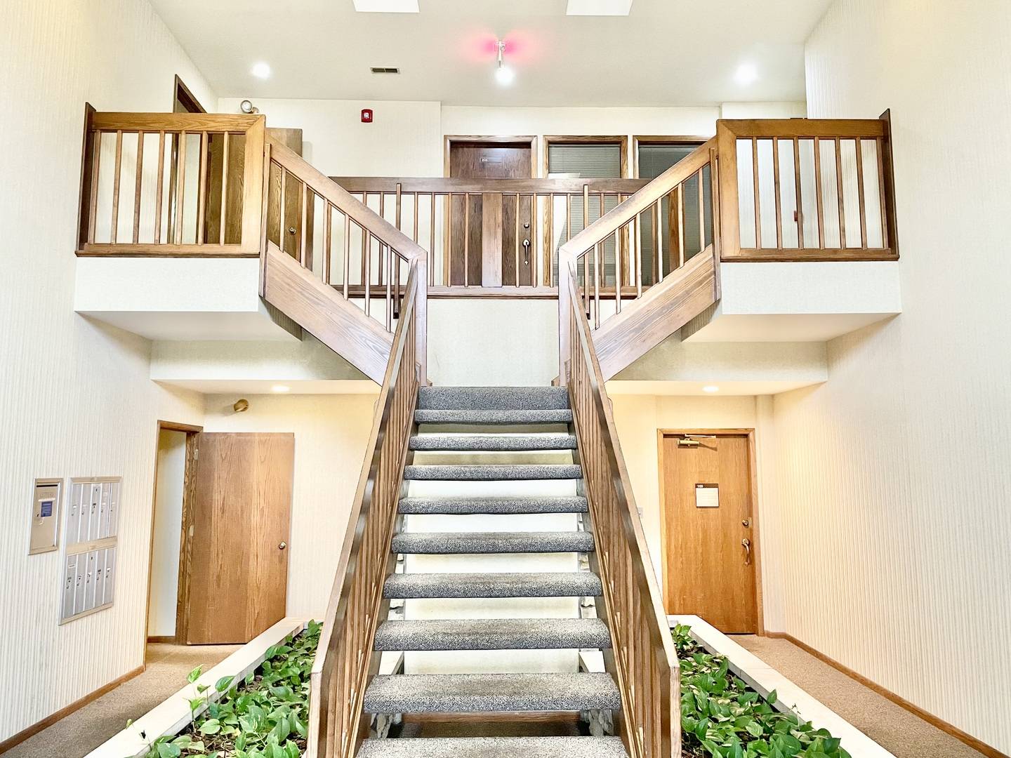 West Dundee, IL 60118,510 Market LOOP #203