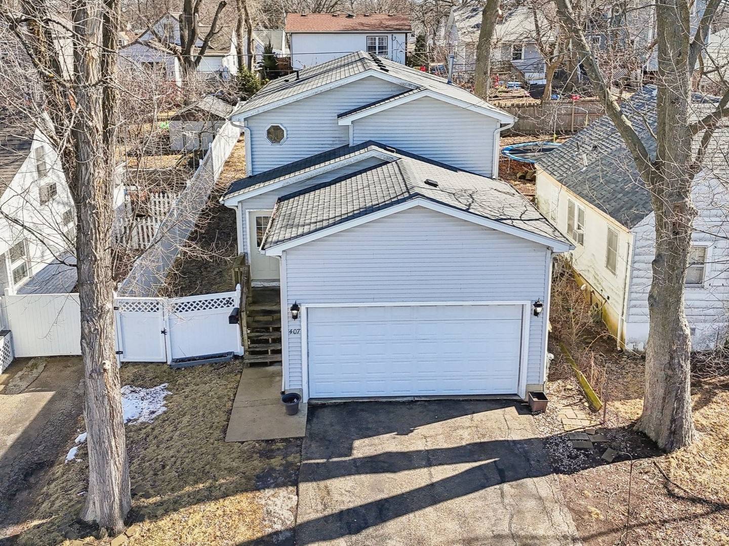 Round Lake Park, IL 60073,407 Clifton DR