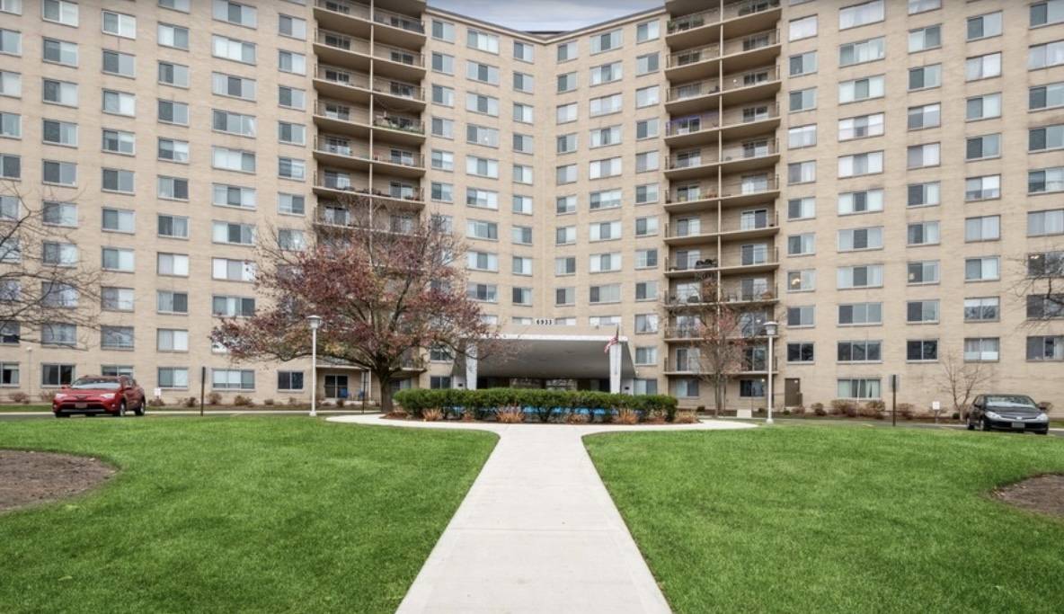 Chicago, IL 60645,6933 N Kedzie AVE #305