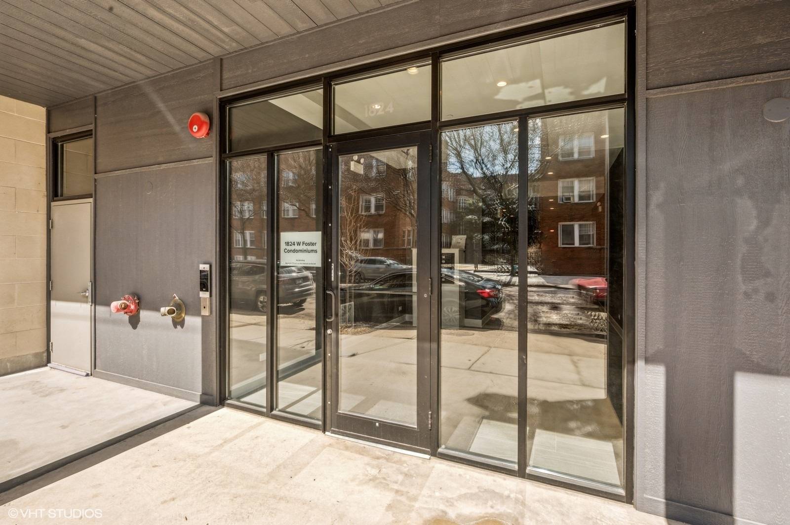 Chicago, IL 60640,1824 W Foster AVE #202
