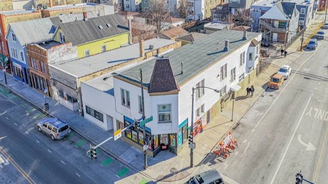 Chicago, IL 60618,2955 W Belmont AVE