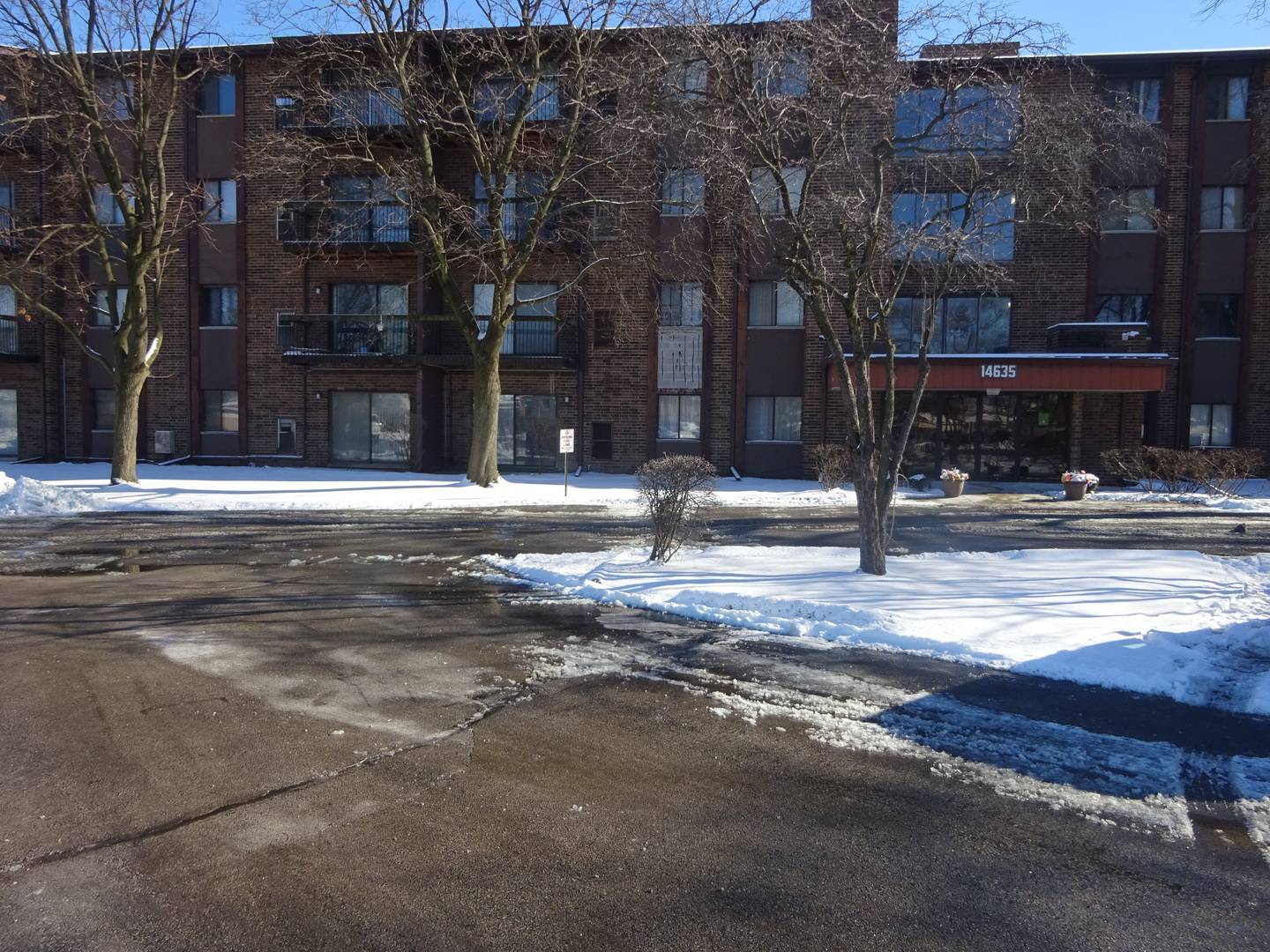 Dolton, IL 60419,14635 Greenwood RD #203