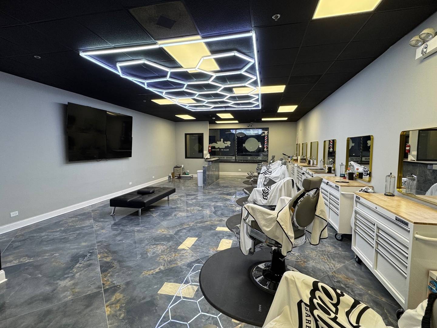 East Dundee, IL 60118,210 Penny AVE #I