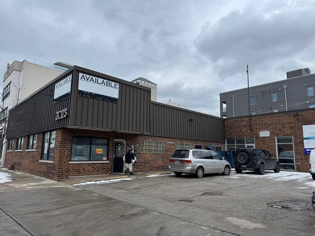 Chicago, IL 60647,2023 W FULLERTON ST
