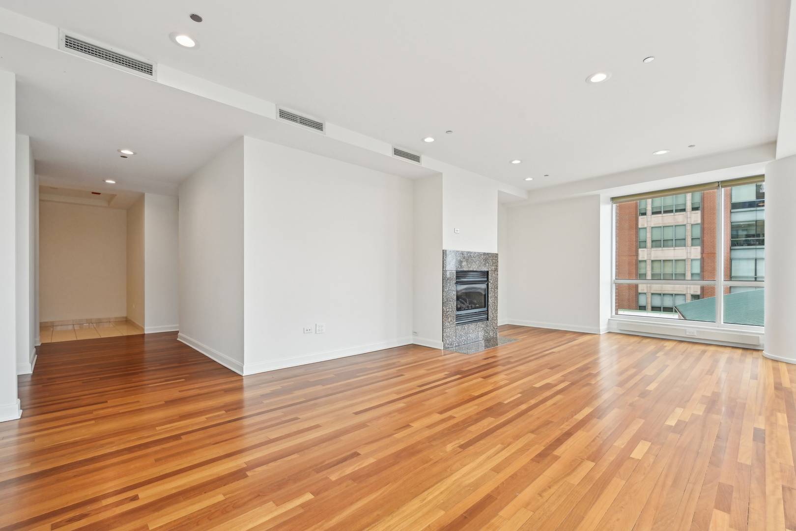 Chicago, IL 60611,415 E North Water ST #803