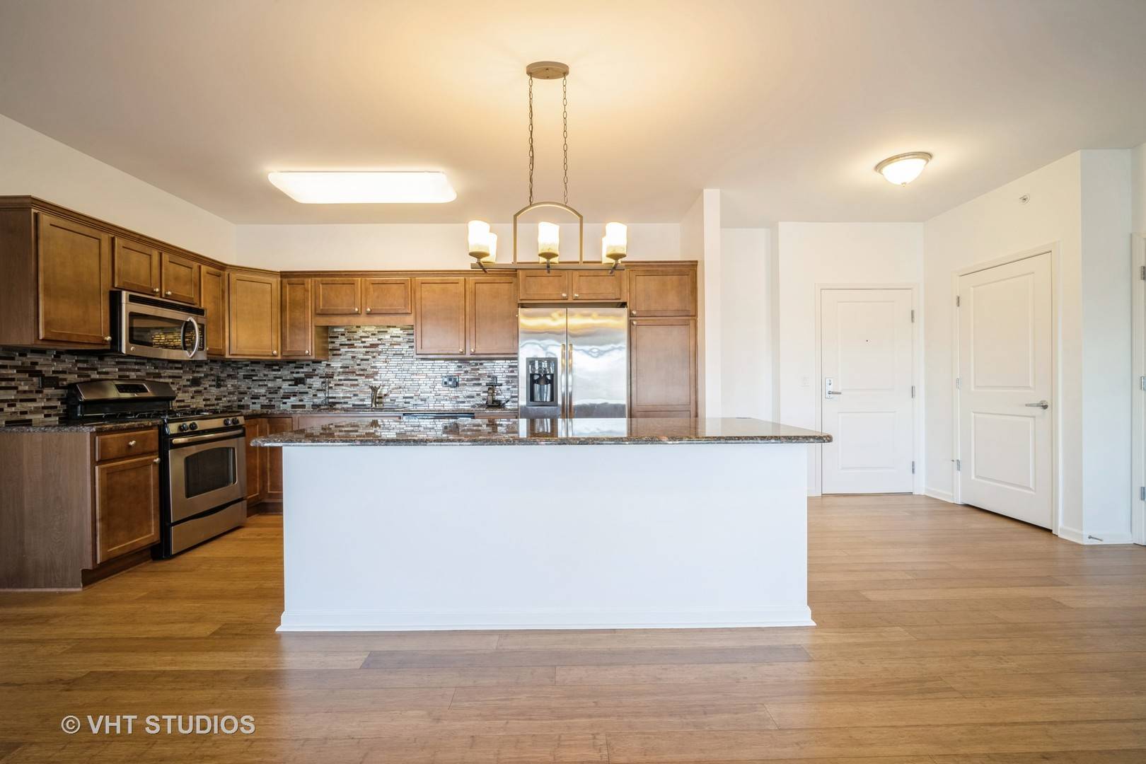 Northbrook, IL 60062,2220 Founders DR #323