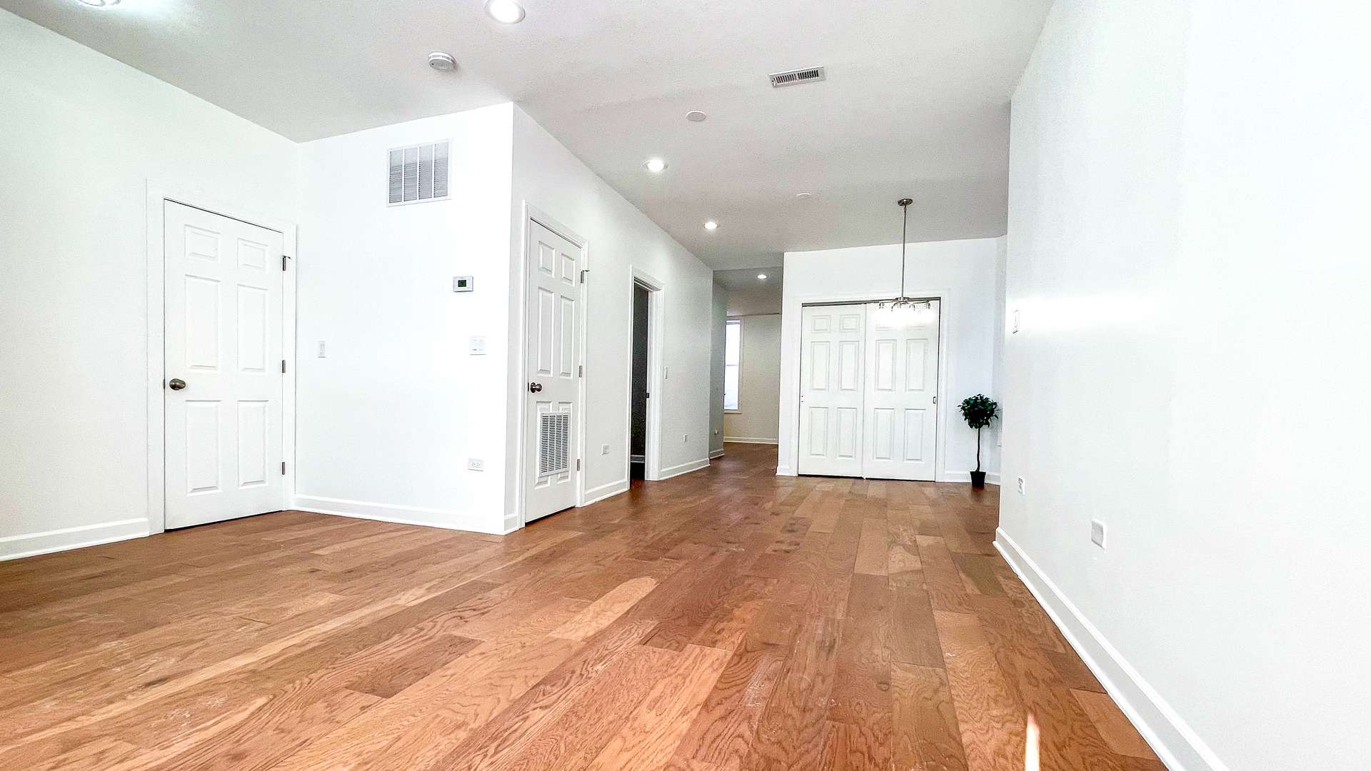 Chicago, IL 60624,4042 W Adams ST