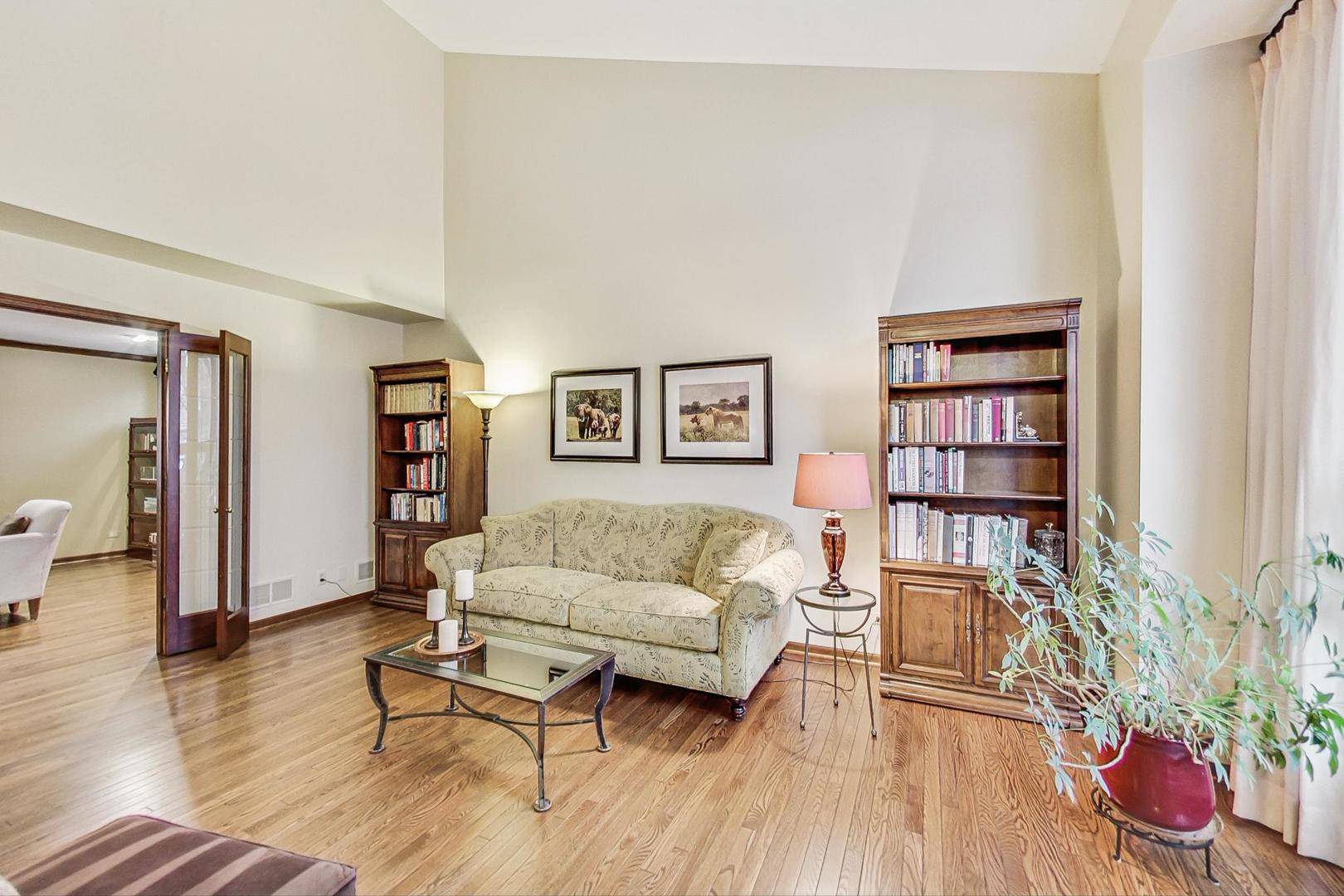 Arlington Heights, IL 60004,2142 N Charter Point DR