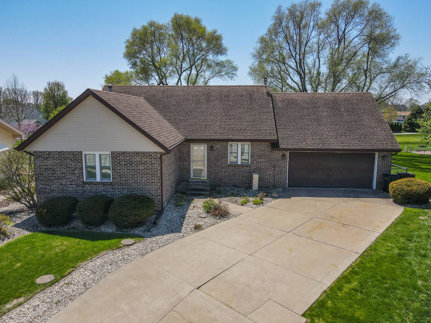 Manteno, IL 60950,7 Janeese CT