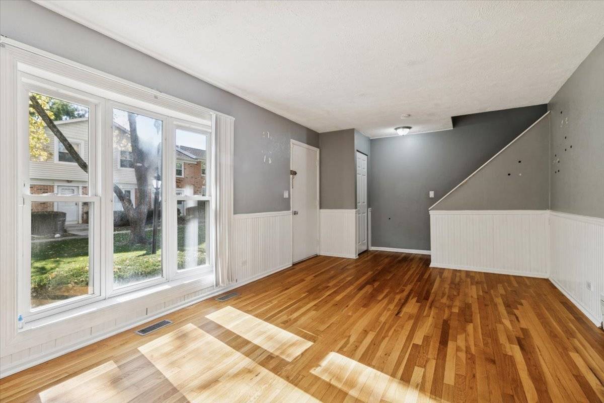 Streamwood, IL 60107,2074 Essex CT #2074