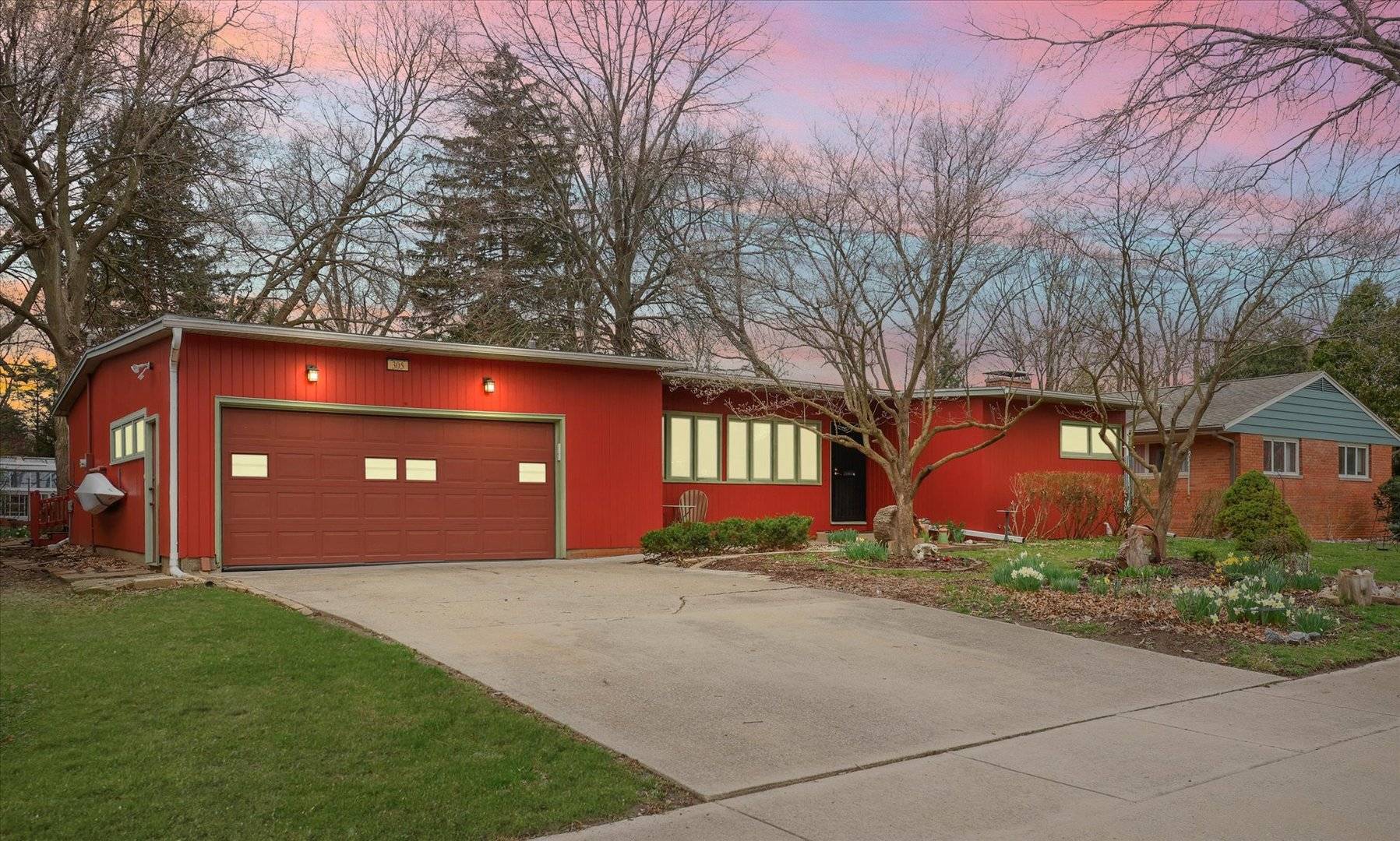 Urbana, IL 61801,305 E Colorado AVE
