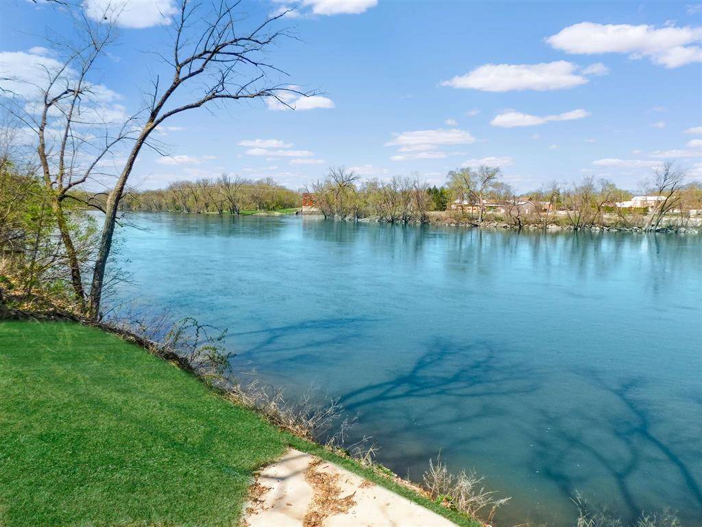 Rockton, IL 61072,226 S Blackhawk BLVD