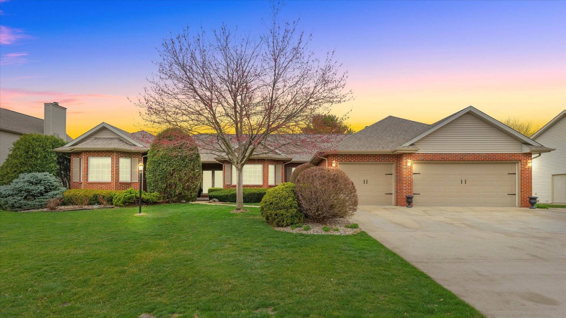 Champaign, IL 61822,4302 Curtis Meadow DR
