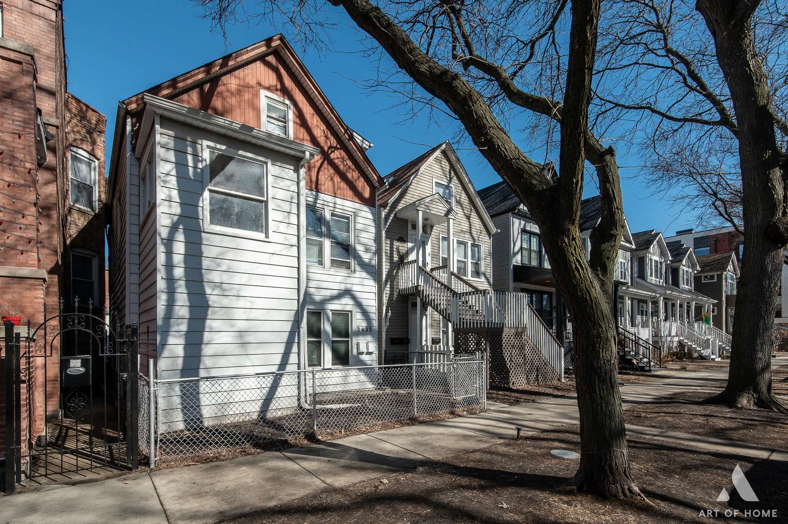 Chicago, IL 60625,2432 W CARMEN AVE