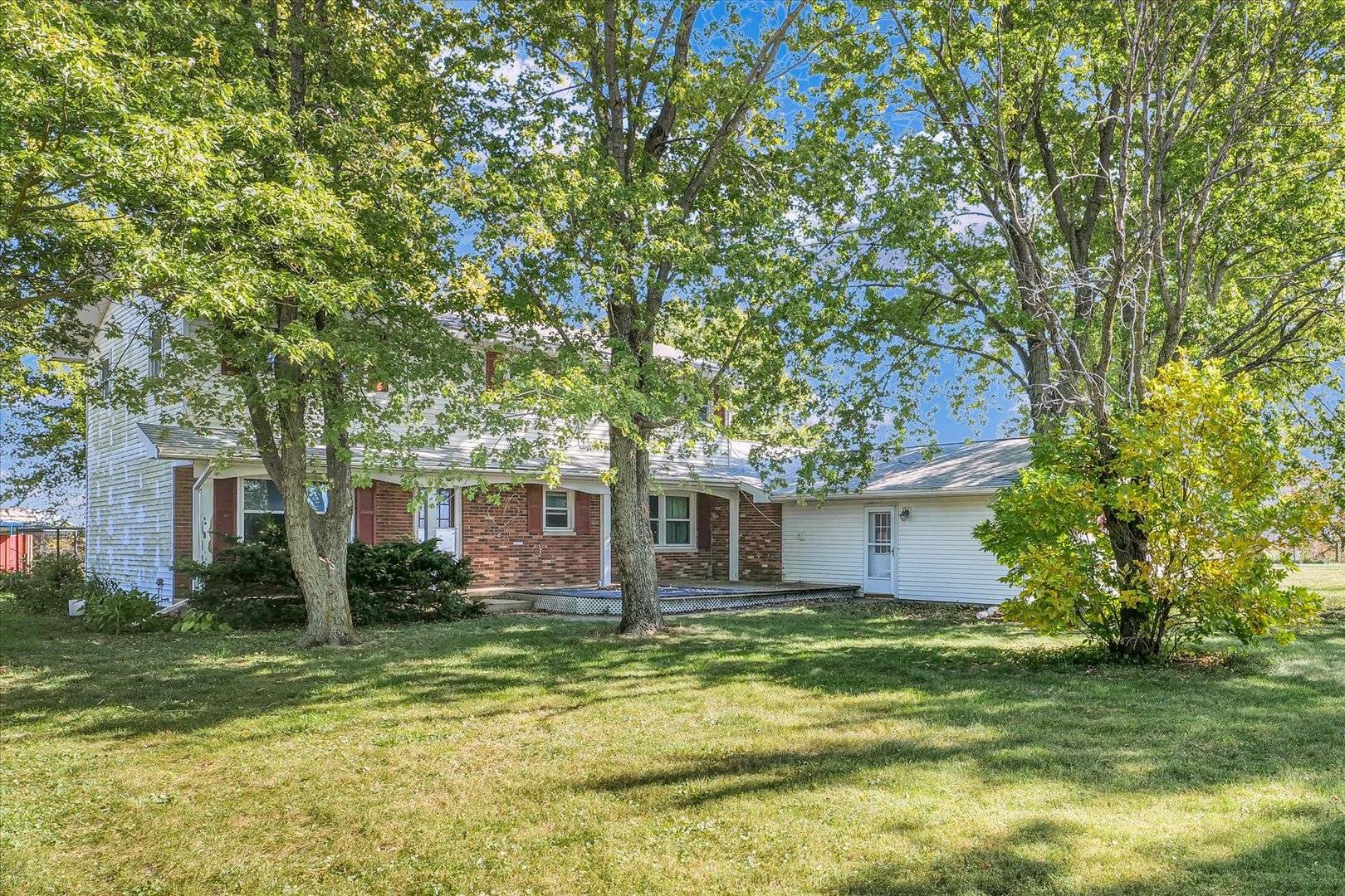 Sidney, IL 61877,910 CR 2200 RD E