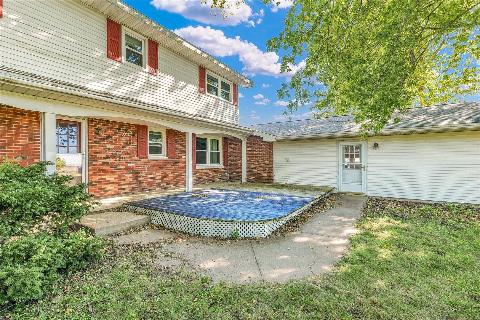 Sidney, IL 61877,910 CR 2200 RD E