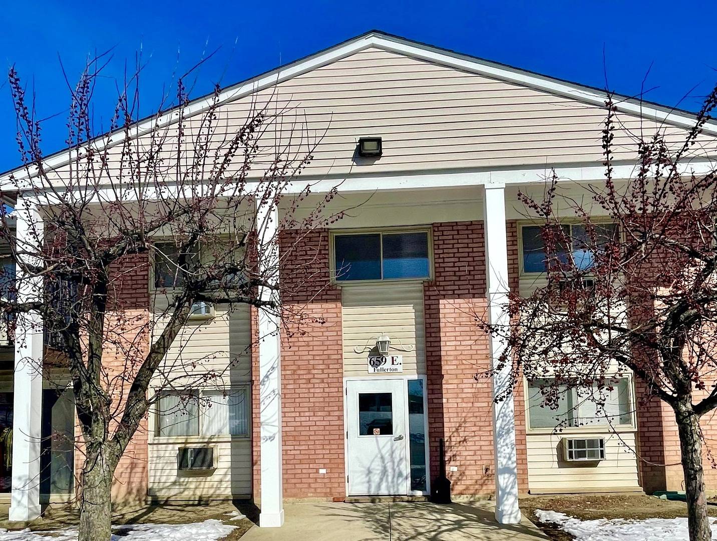 Glendale Heights, IL 60139,659 E Fullerton AVE #105