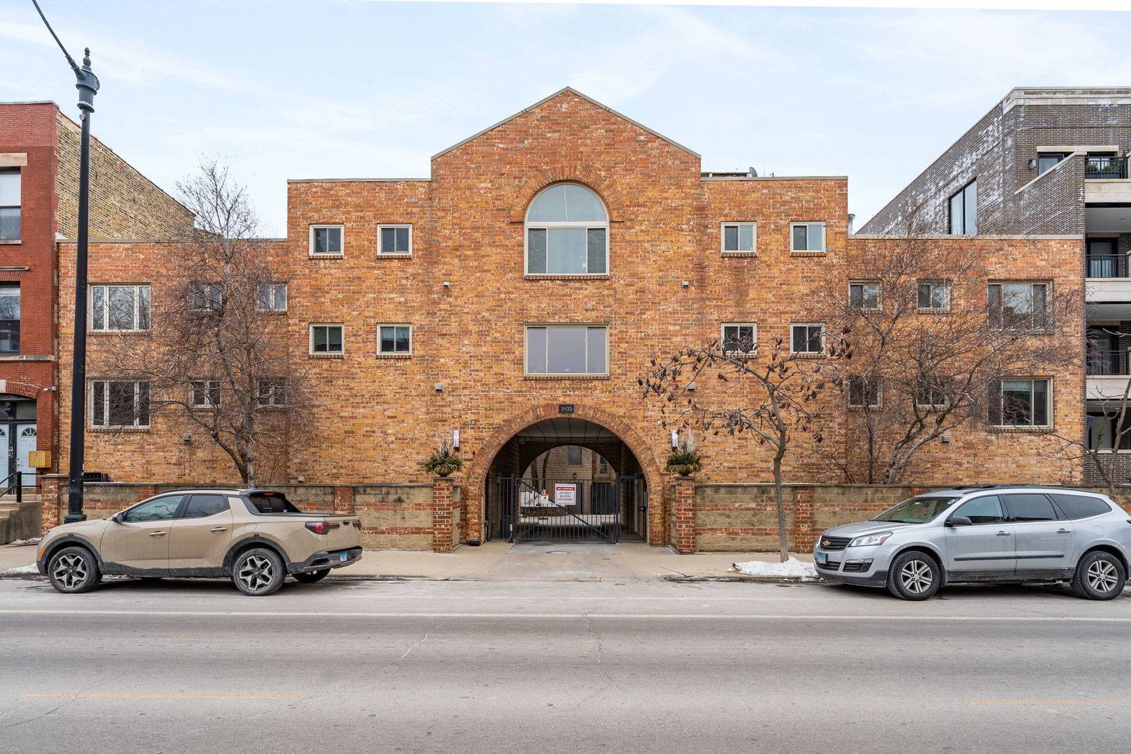 Chicago, IL 60614,1835 N Halsted ST #3