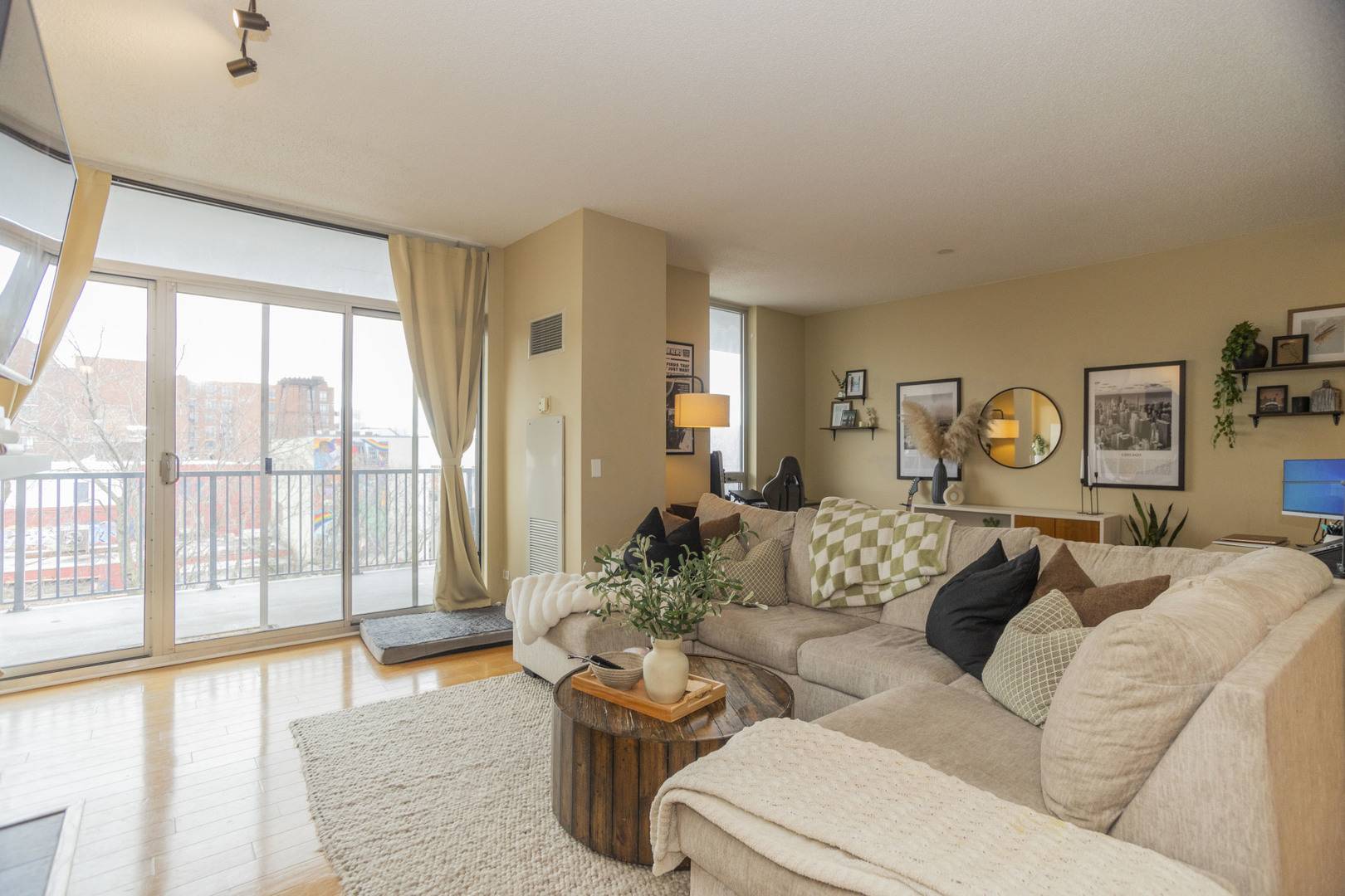 Chicago, IL 60610,1546 N Orleans ST #601
