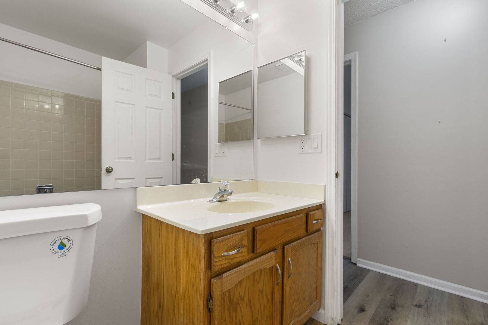 Wood Dale, IL 60191,620 Elizabeth DR #21A