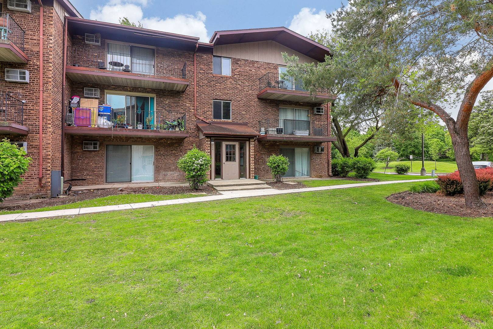 Woodridge, IL 60517,2544 WATERBURY DR #1502