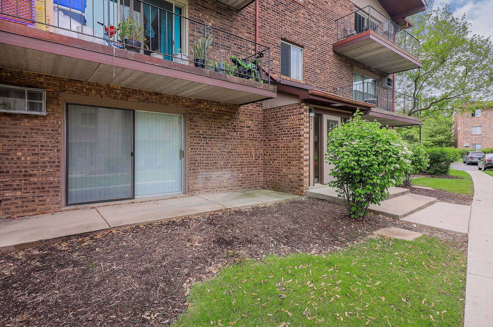 Woodridge, IL 60517,2544 WATERBURY DR #1502