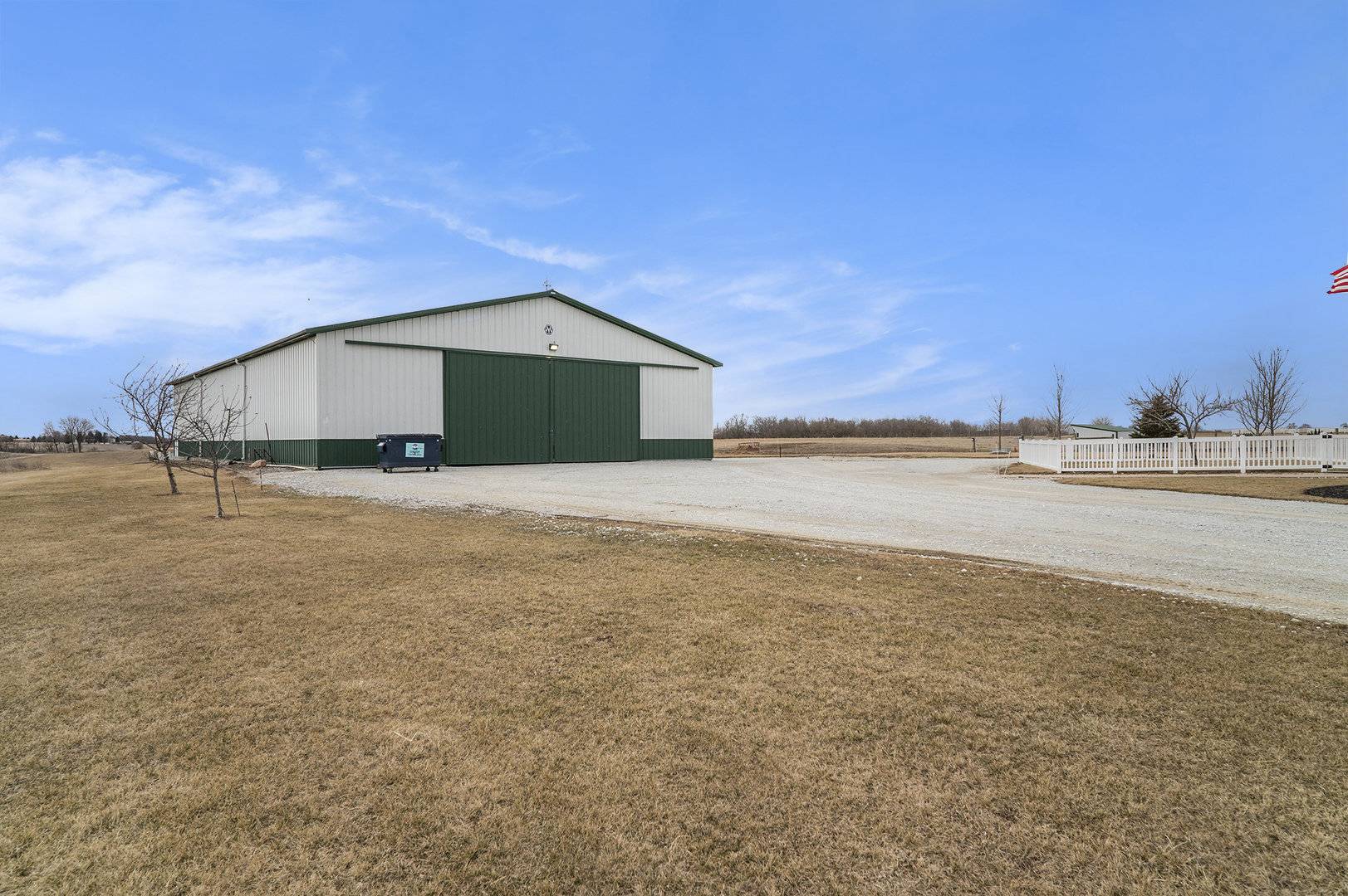 Beecher, IL 60401,945 E Eagle Lake RD