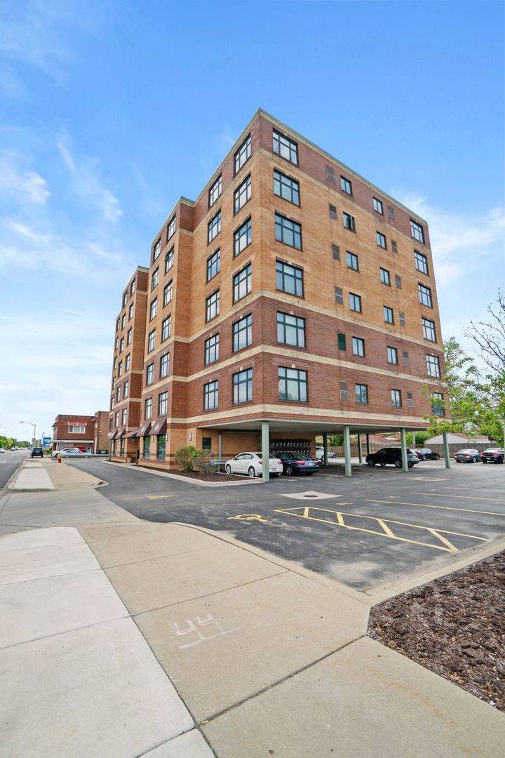 Elmwood Park, IL 60707,1930 N HARLEM AVE #602