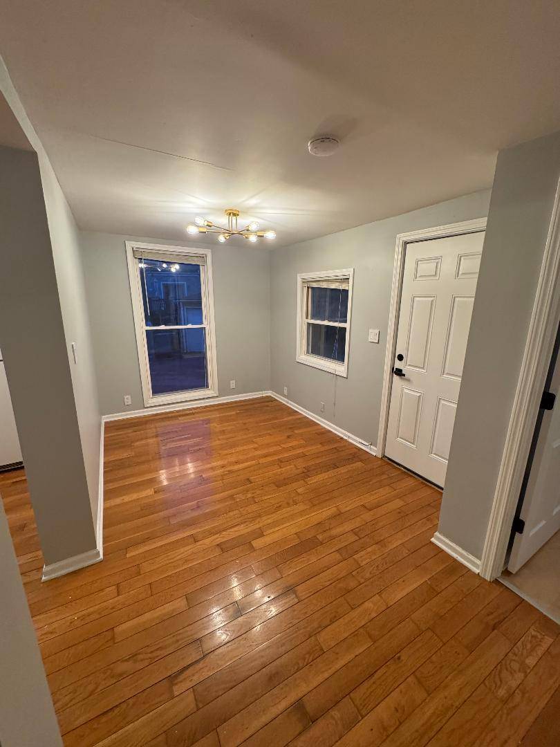 Chicago, IL 60612,650 N Talman AVE #1R