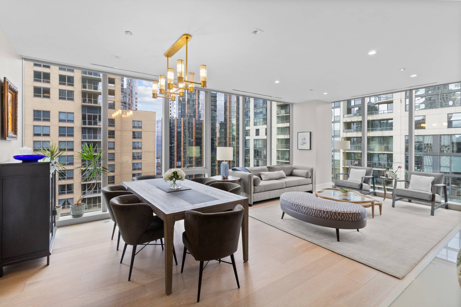 Chicago, IL 60601,363 E Wacker DR #2209
