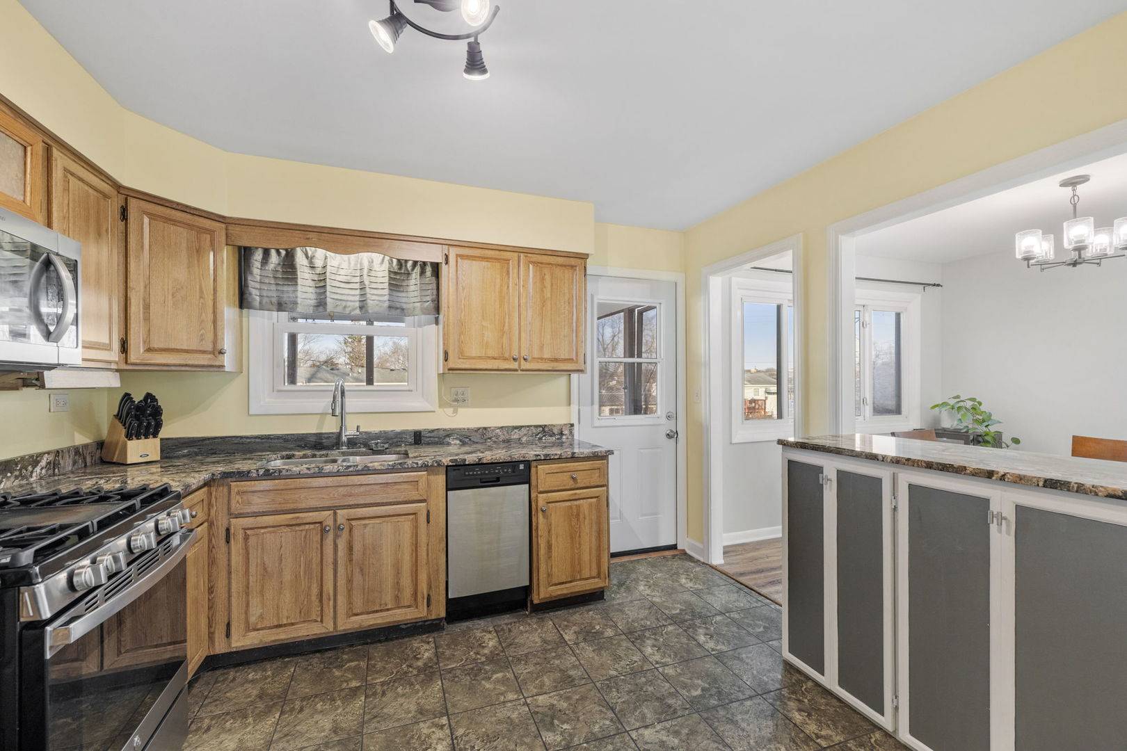 Woodridge, IL 60517,7405 Chestnut CT