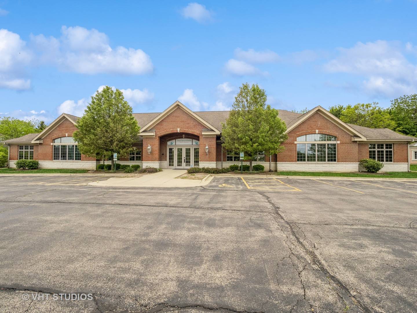 South Barrington, IL 60010,18 Executive CT