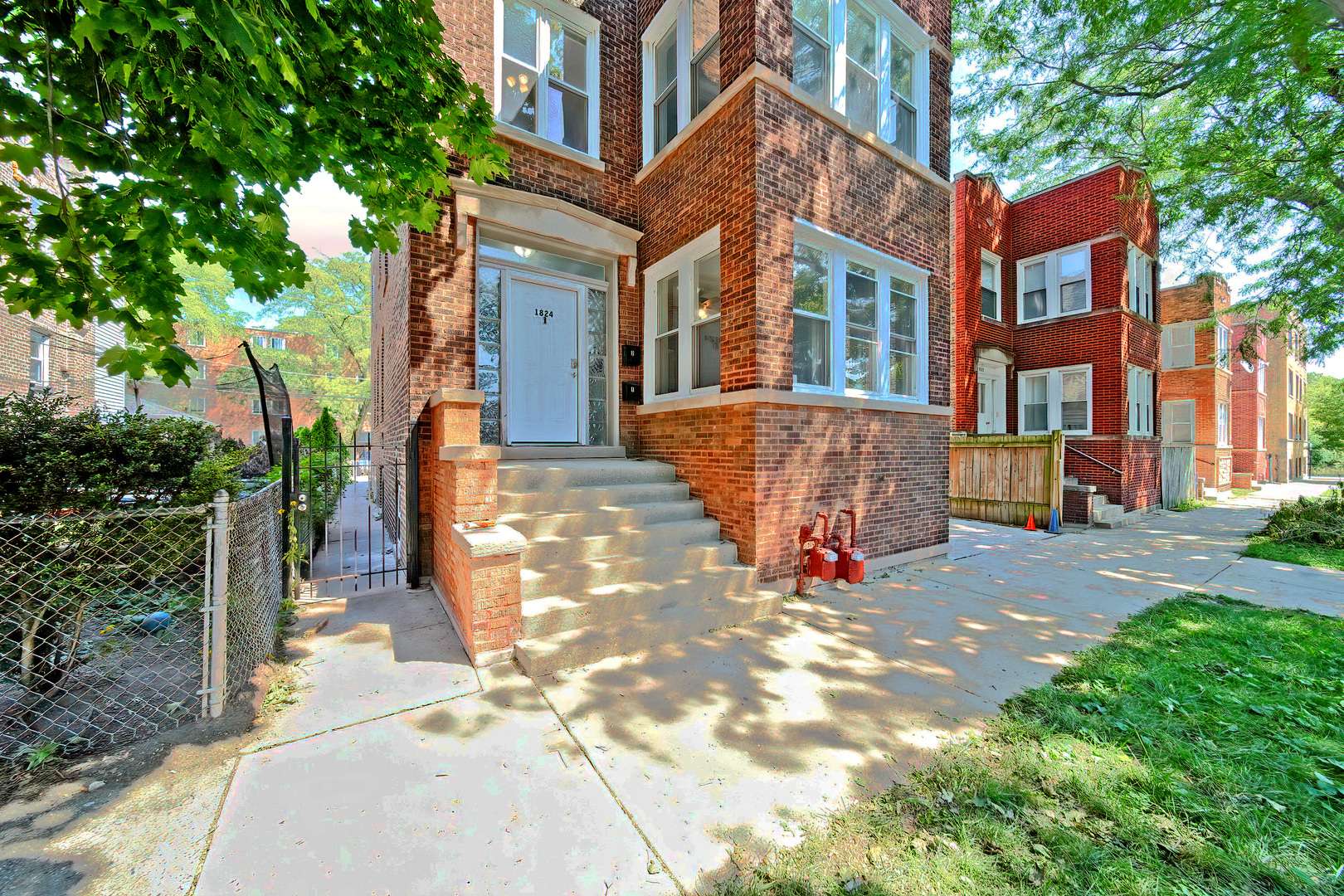 Chicago, IL 60660,1824 W Hood AVE