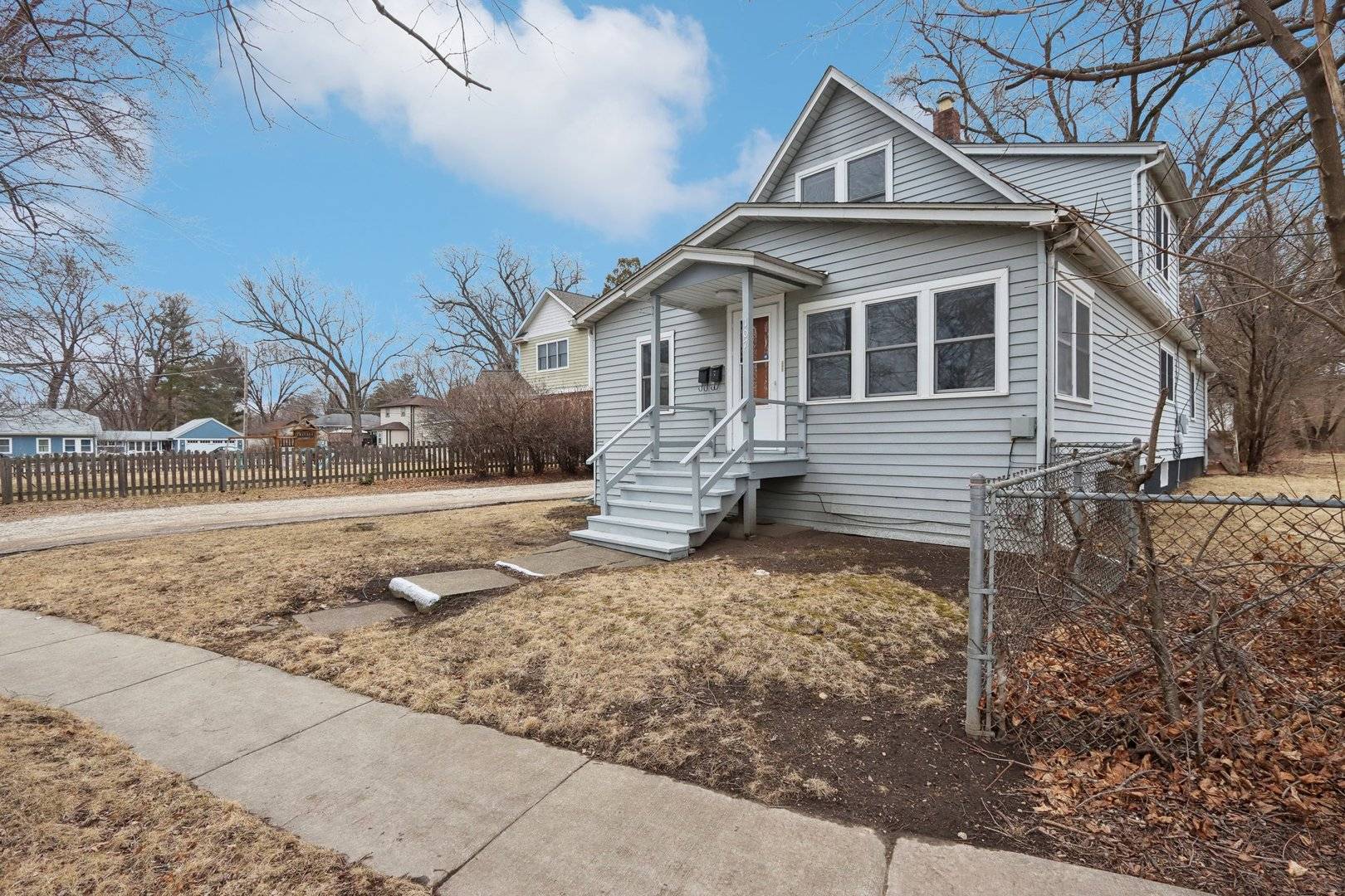 Fox River Grove, IL 60021,107 N River RD