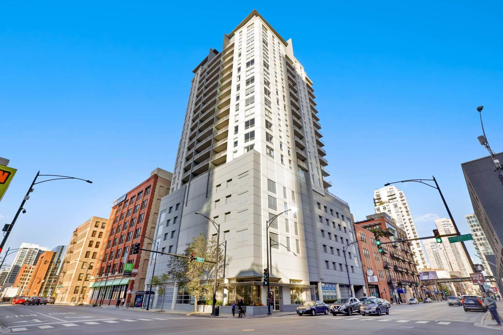 Chicago, IL 60654,330 W Grand AVE #P-129