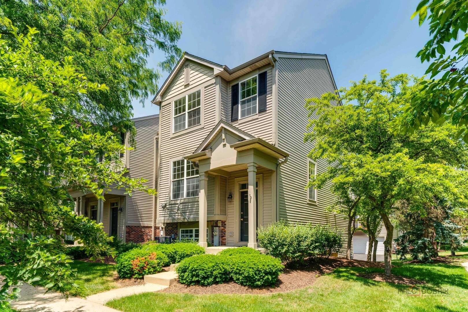Grayslake, IL 60030,1061 Chadwick DR