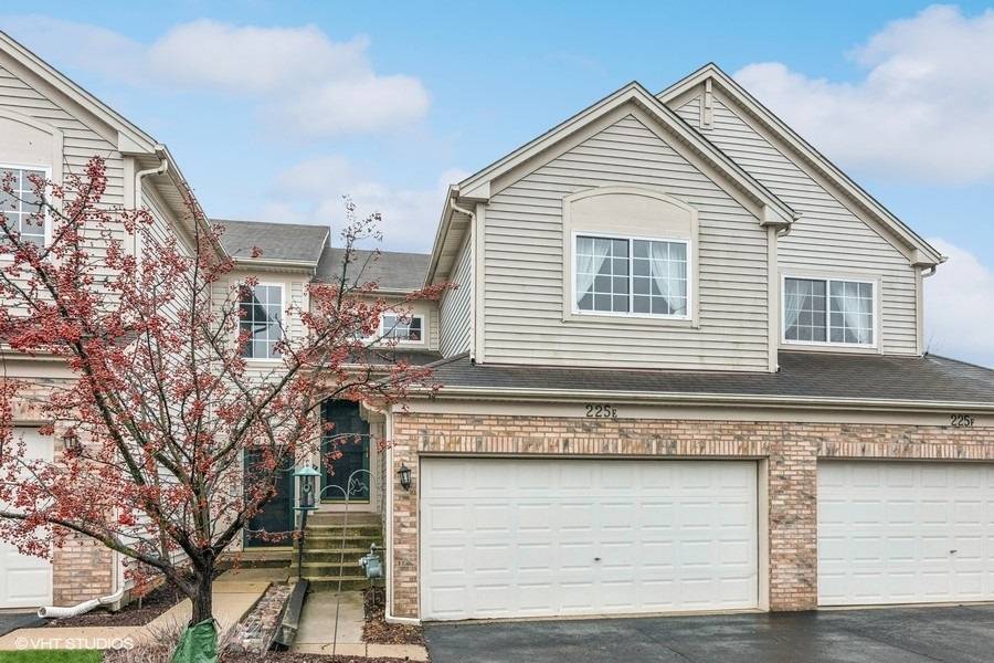 South Elgin, IL 60177,225 Nicole DR #E