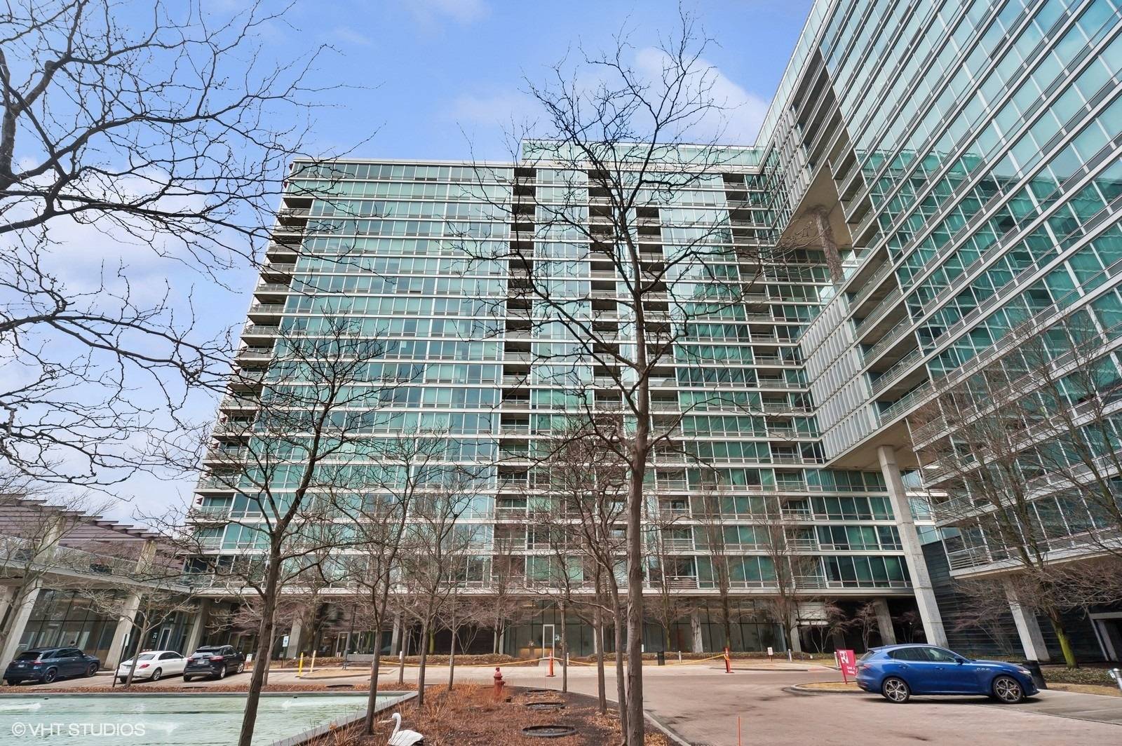 Skokie, IL 60077,9725 Woods DR #806